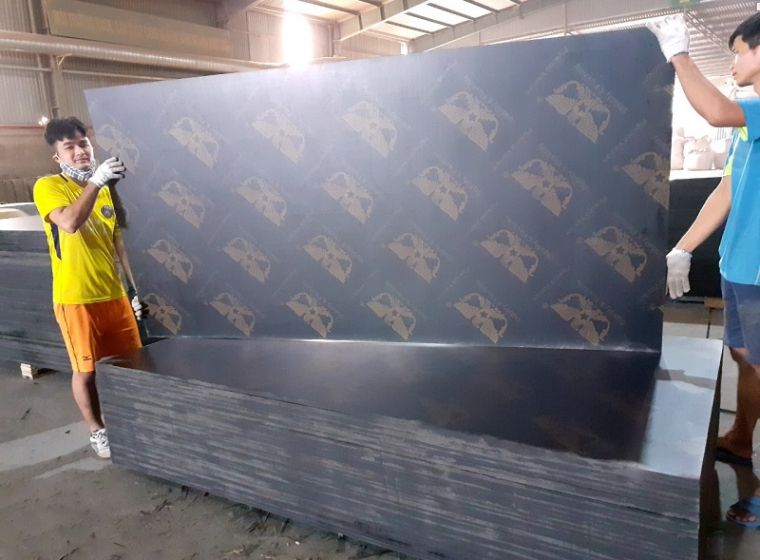 Ván ép cốp pha phủ phim